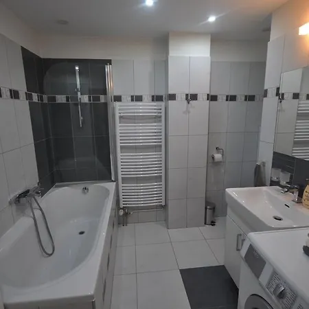 Jeseniova 90m2 With Garage Apartmán Praha