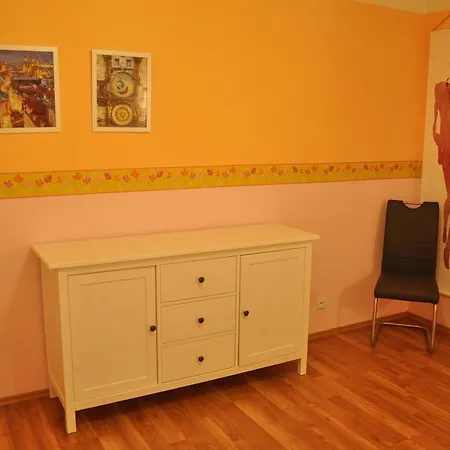 Jeseniova 90m2 With Garage Apartment Prague